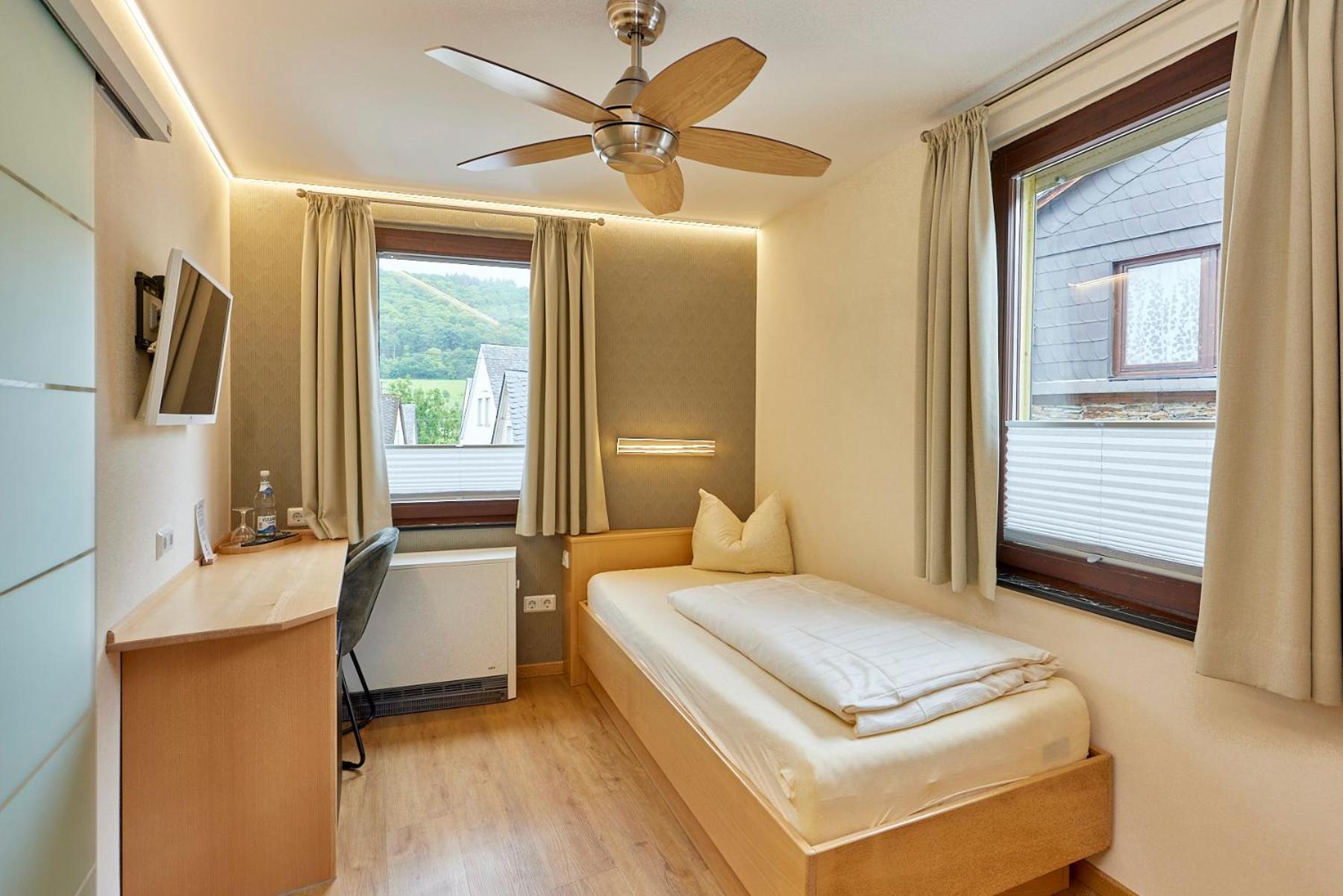 Hotel-Restaurant Ehses Zeltingen-Rachtig Εξωτερικό φωτογραφία